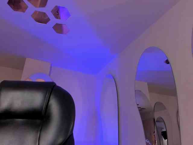 MiaFarrell webcam