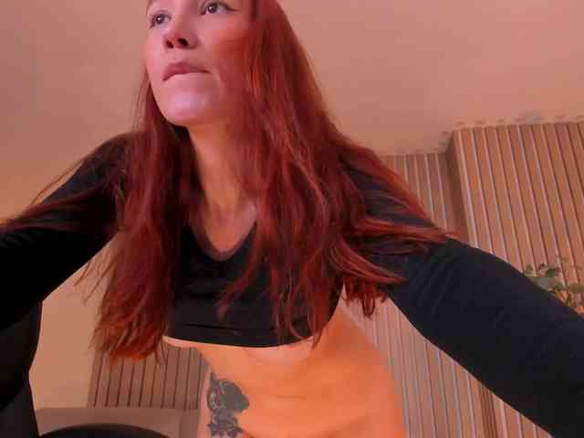 MiaFarrell webcam