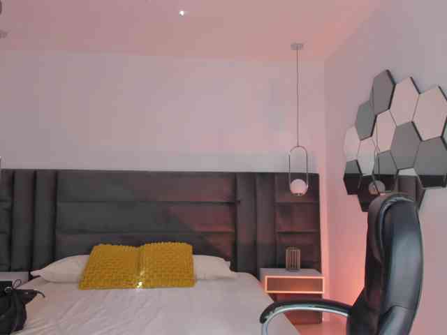 MiaFarrell webcam