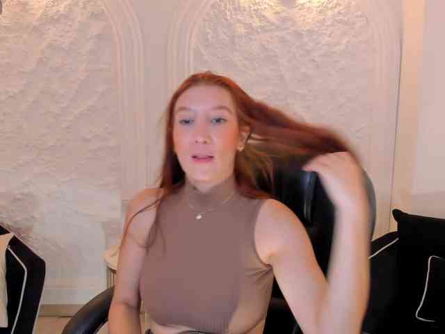 MiaFarrell webcam