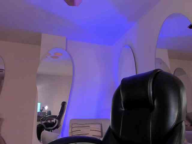 MiaFarrell webcam