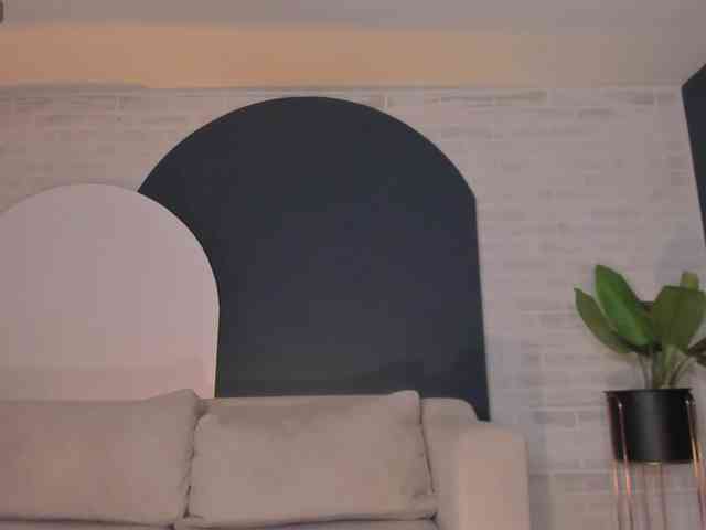 MiaFarrell webcam