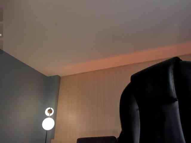 MiaFarrell webcam