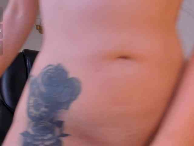 MiaFarrell webcam