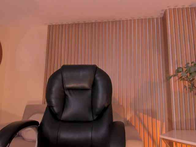 MiaFarrell webcam