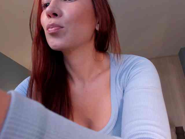 MiaFarrell webcam