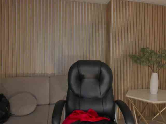 MiaFarrell webcam