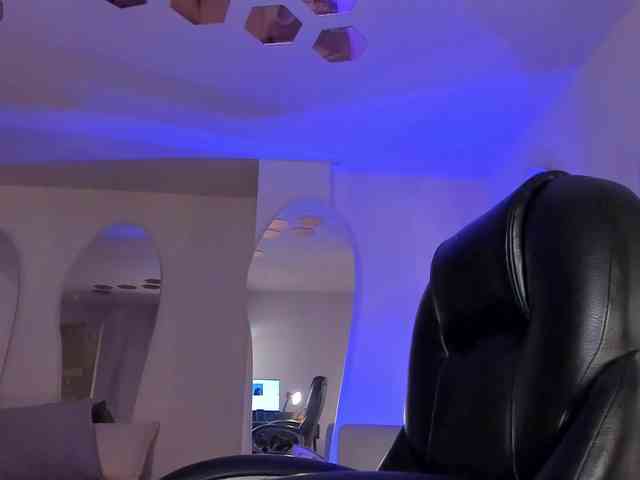 MiaFarrell webcam