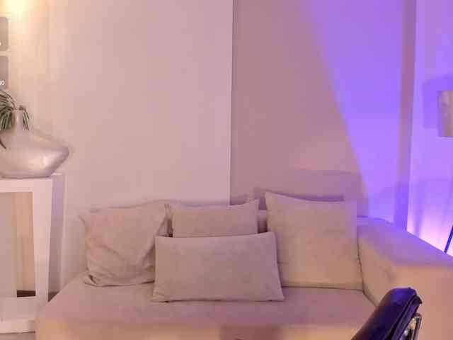 MiaFarrell webcam
