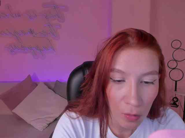 MiaFarrell webcam