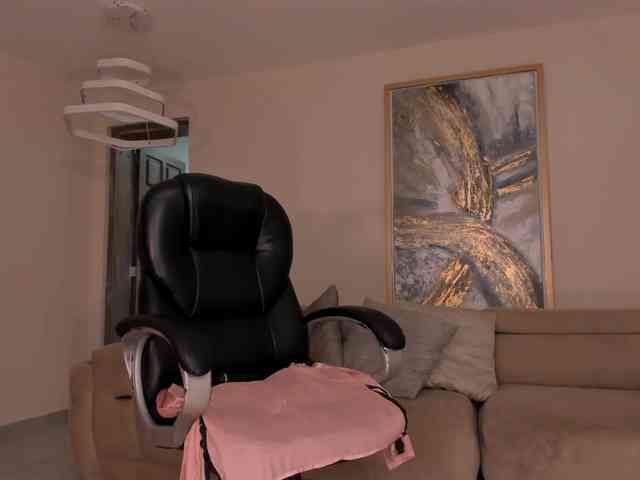 MiaFarrell webcam
