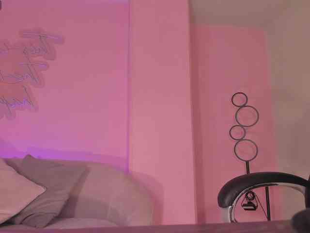 MiaFarrell webcam