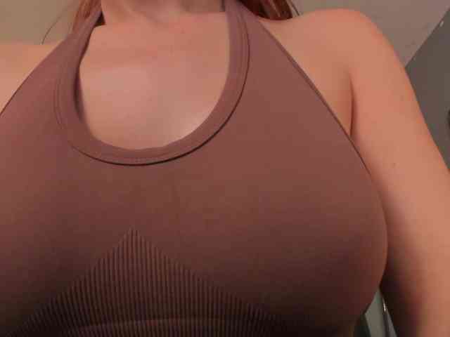 MiaFarrell webcam