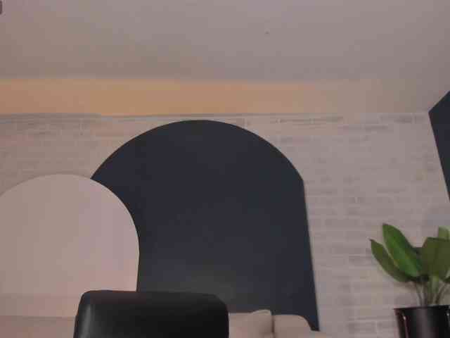 MiaFarrell webcam