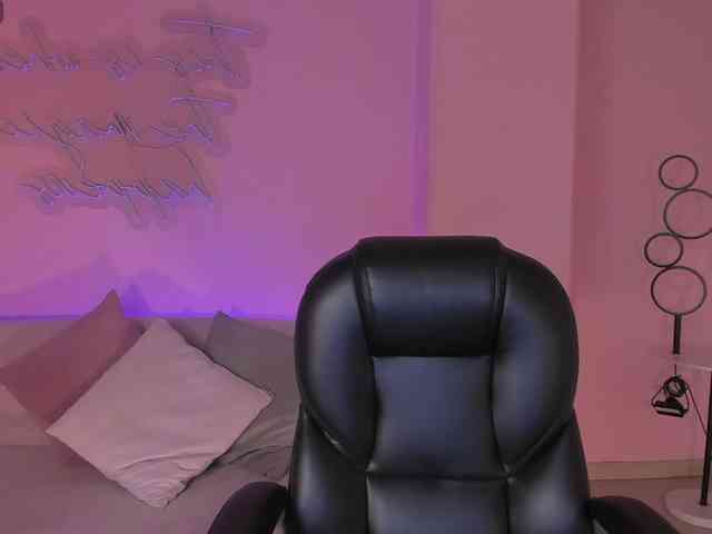 MiaFarrell webcam