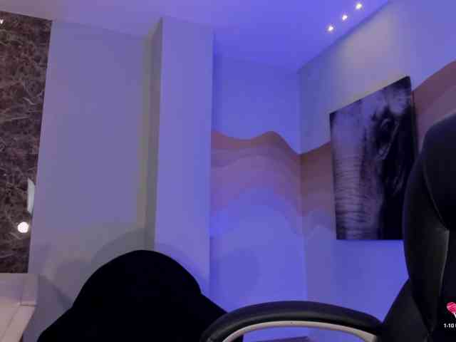 MiaFarrell webcam