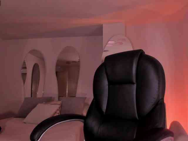MiaFarrell webcam