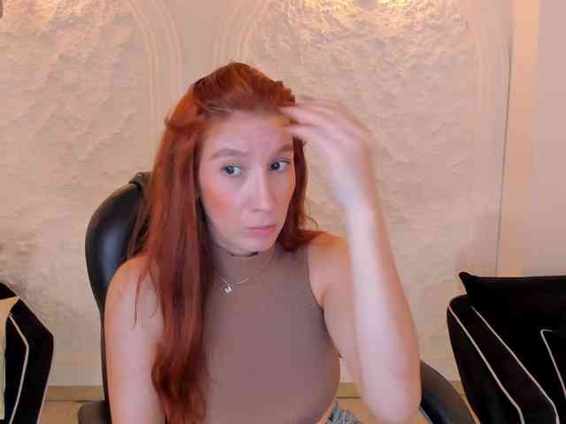 MiaFarrell webcam