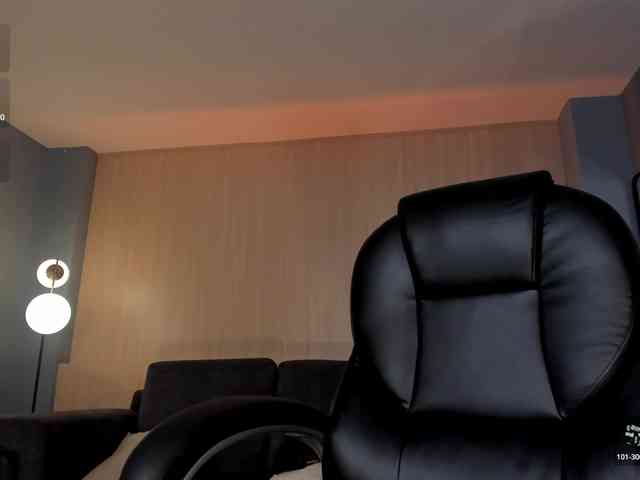 MiaFarrell webcam