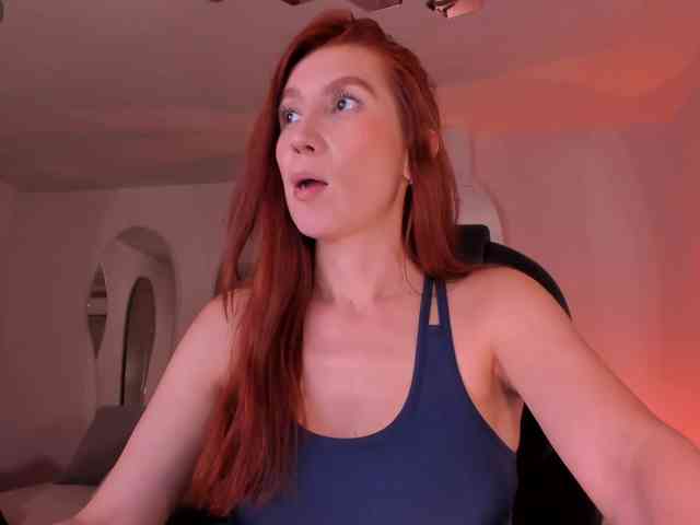 MiaFarrell webcam