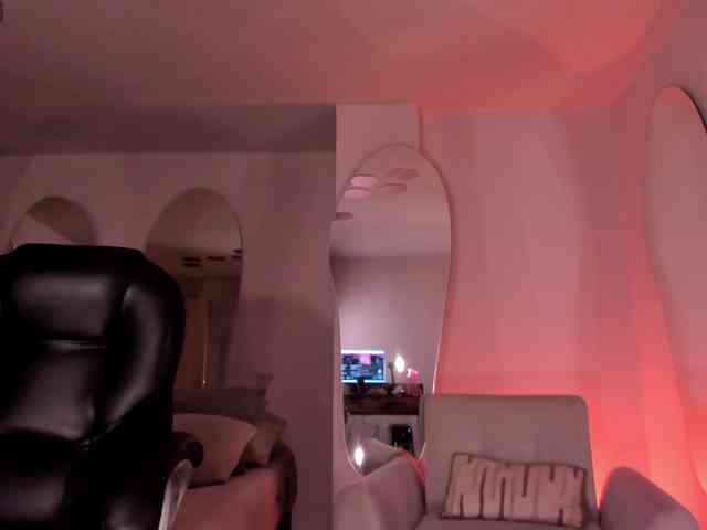 MiaFarrell webcam