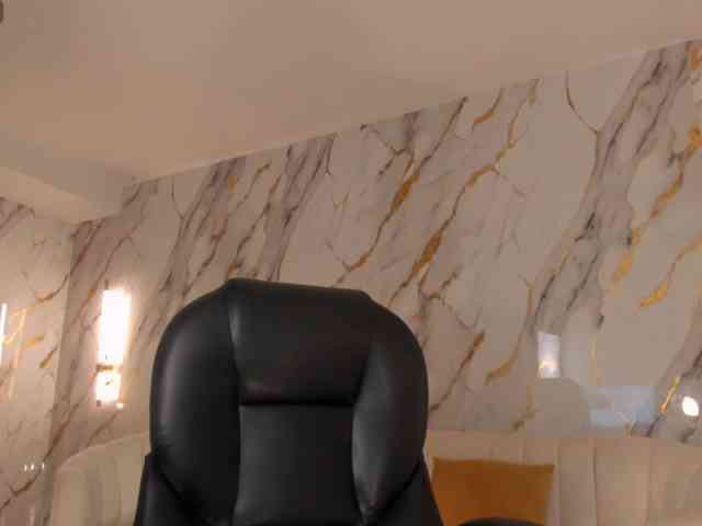 MiaFarrell webcam