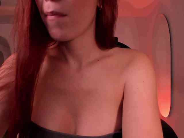 MiaFarrell webcam
