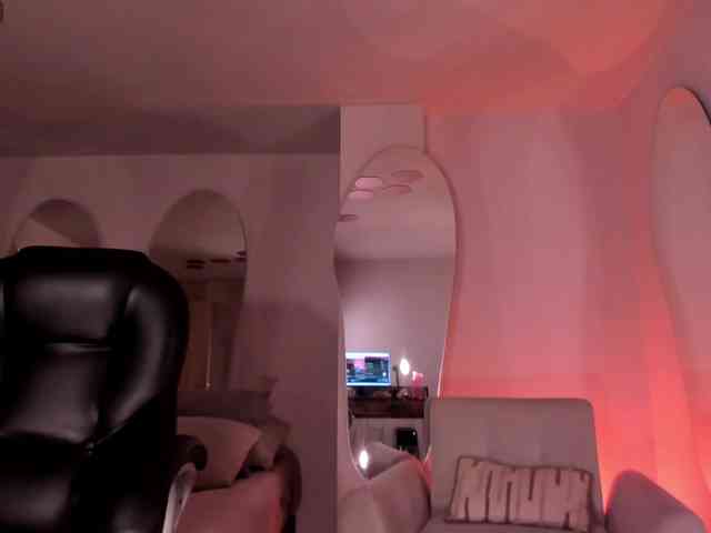 MiaFarrell webcam