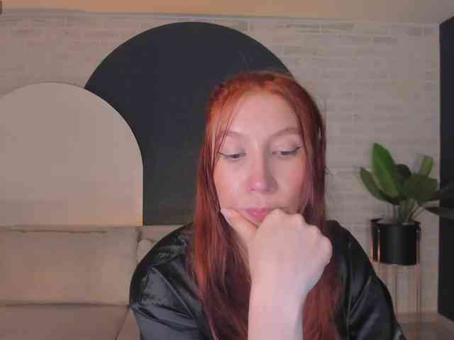 MiaFarrell webcam