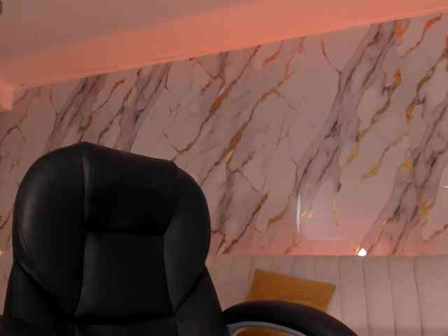 MiaFarrell webcam