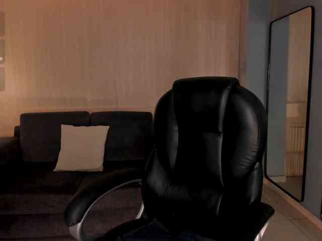 MiaFarrell webcam