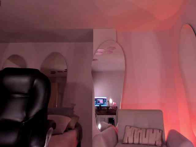MiaFarrell webcam