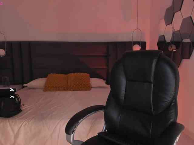 MiaFarrell webcam
