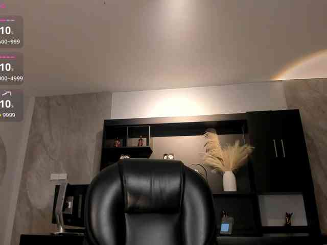 MiaFarrell webcam