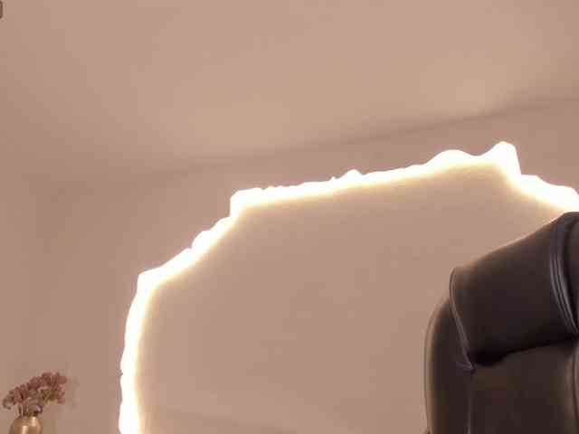 MiaFarrell webcam