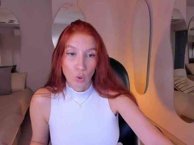 MiaFarrell webcam
