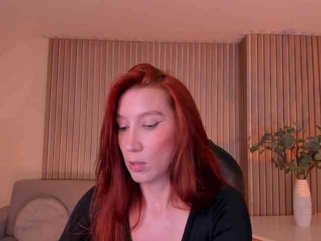 MiaFarrell webcam