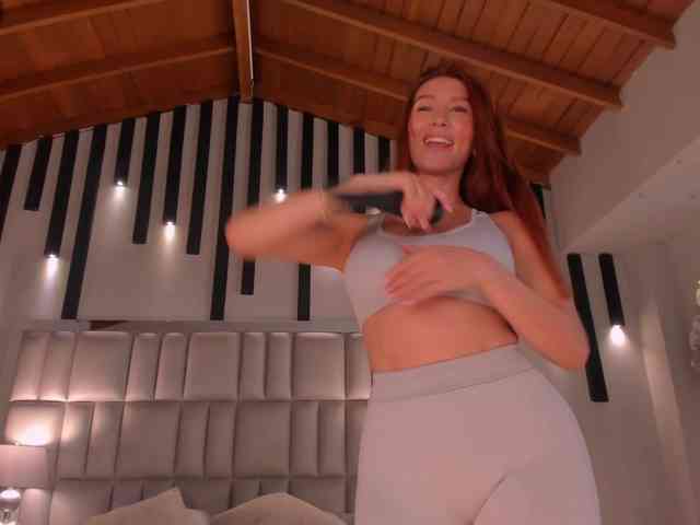 MiaFarrell webcam