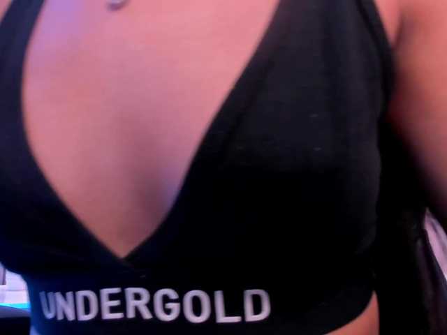 BellaCarteer live cam on BongaCams