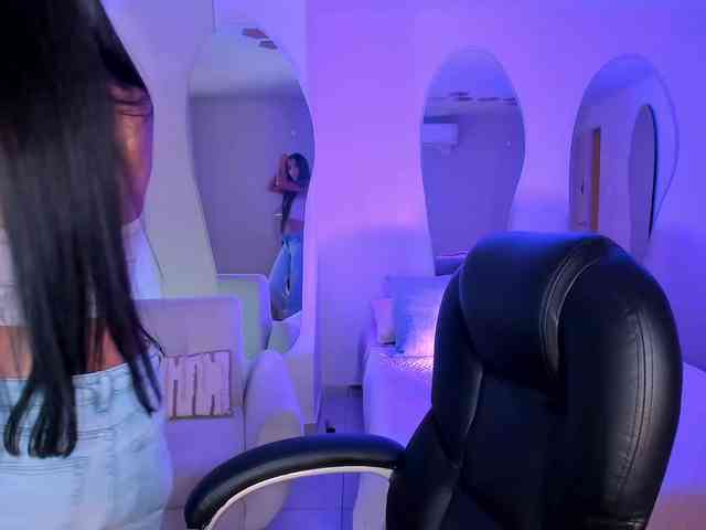 bellacarteer's live room