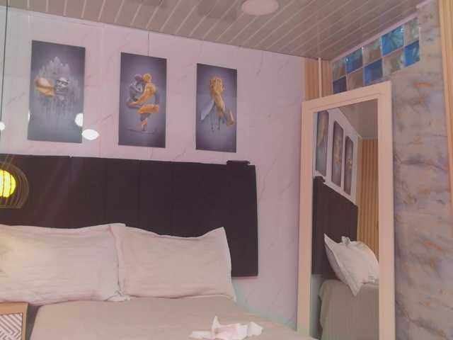 kinkyandsavage live cam on UnifiedCams