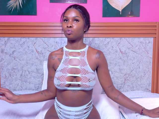 le modèle kinkyandsavage est en webcam porno dans un show sur le site bongacams, il possède les tags suivants: Ebony,Redhead,Shaved