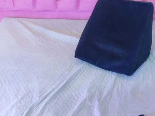 kinkyandsavage live webcam show