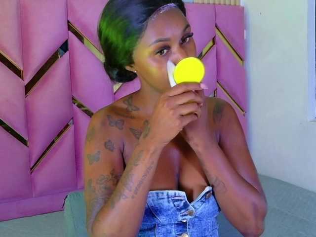 kinkyandsavage live cam on BongaCams