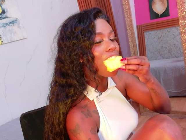 kinkyandsavage live cam on BongaCams