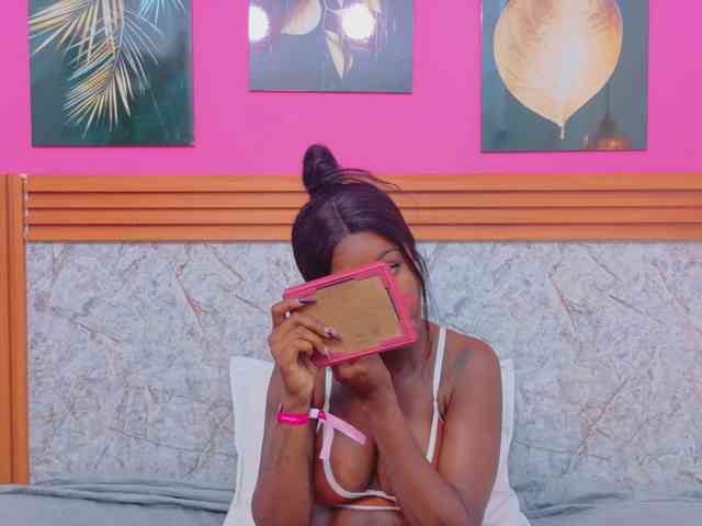 Модель: kinkyandsavage