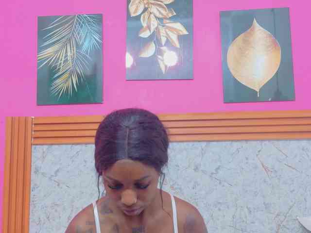 Модель: kinkyandsavage