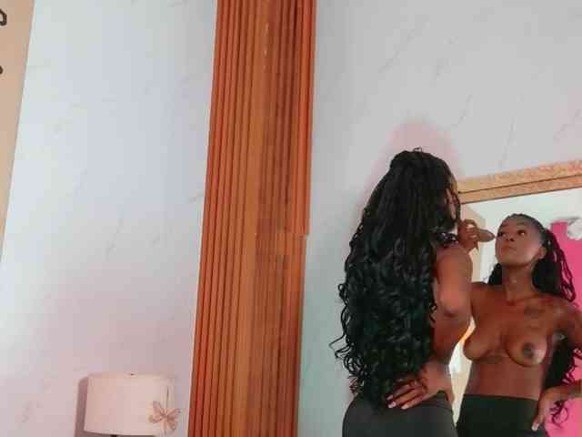 Model: kinkyandsavage