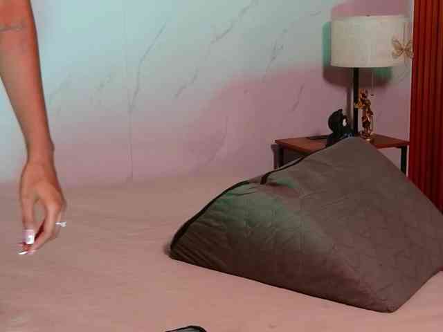 Модель: kinkyandsavage