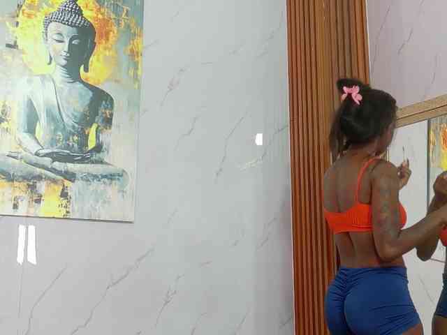 Model: kinkyandsavage